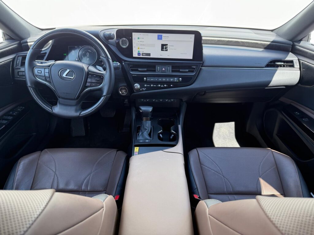 Lexus ES 300h  2,5 HSD e-CVT Prestige TOP