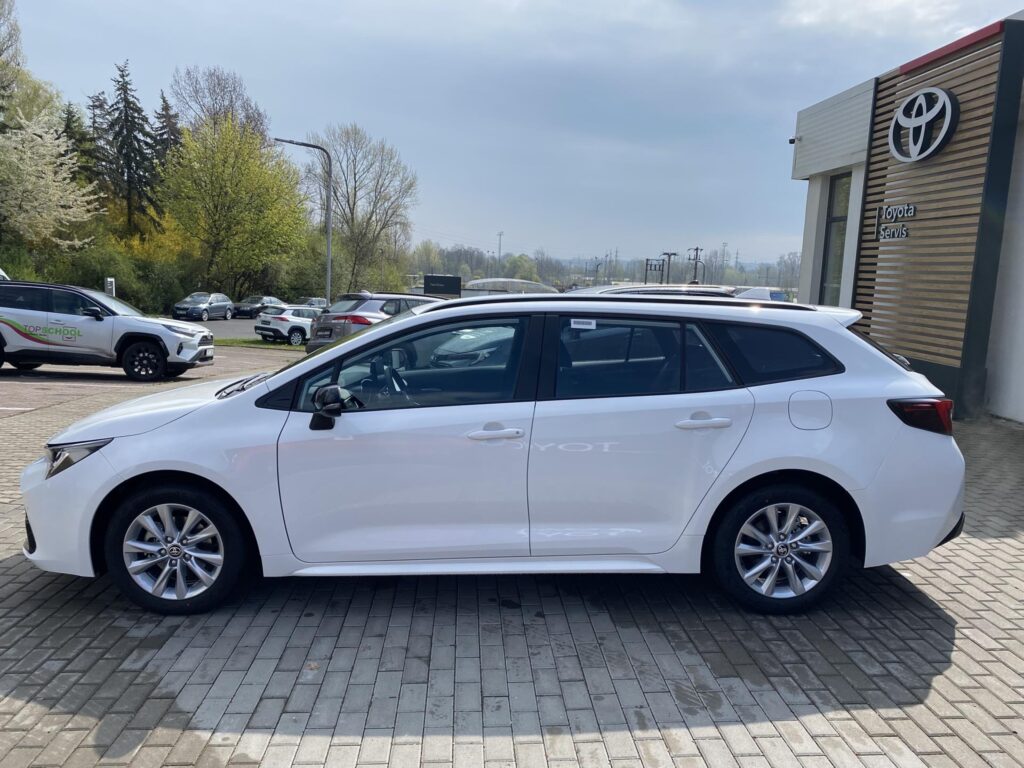 Toyota Corolla  1.8 HEV Comfort Tech + zimní kola