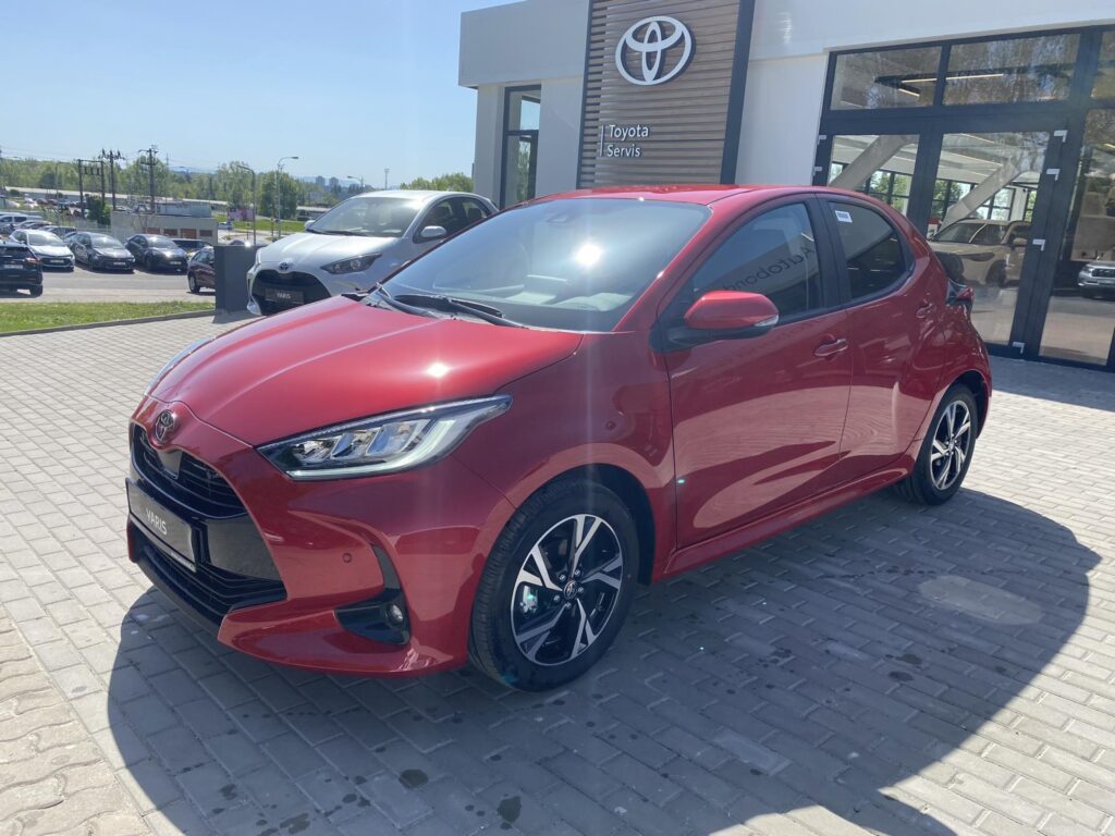 Toyota Yaris  1.5 HEV Style + zimní kola