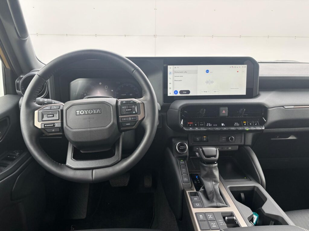 Toyota Land Cruiser  2.8 D-4D 6AT Invincible