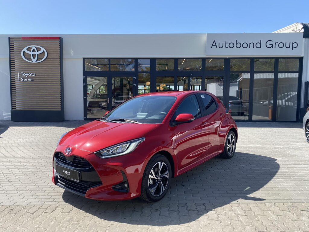 Toyota Yaris  1.5 HEV Style + zimní kola