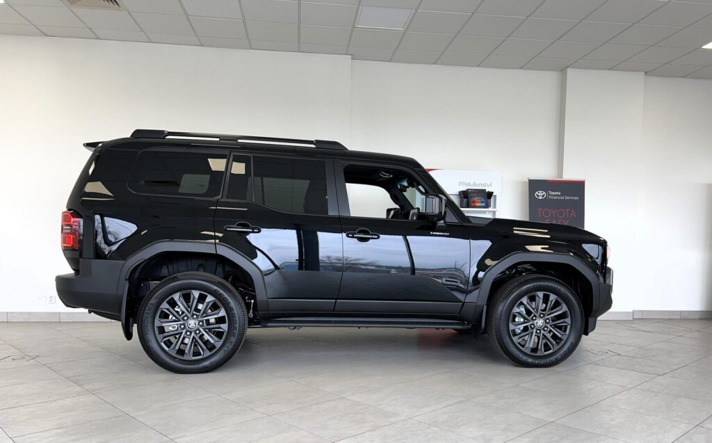 Toyota Land Cruiser  2.8D MHEV 8AT 4x4,Exe. Skyview