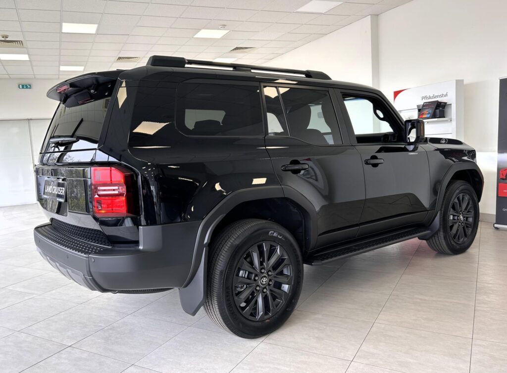 Toyota Land Cruiser  2.8D MHEV 8AT 4x4,Exe. Skyview