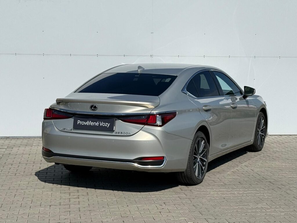 Lexus ES 300h  2,5 HSD e-CVT Prestige TOP