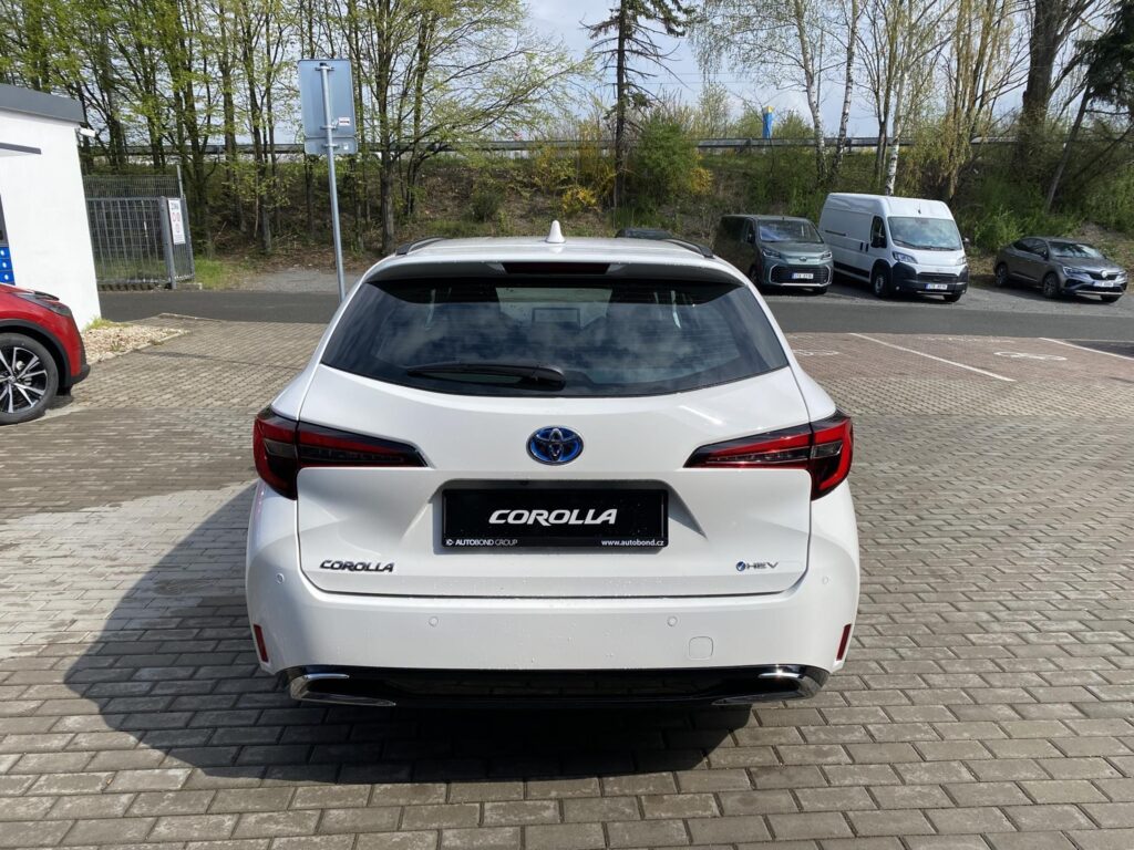 Toyota Corolla  1.8 HEV Comfort Tech + zimní kola