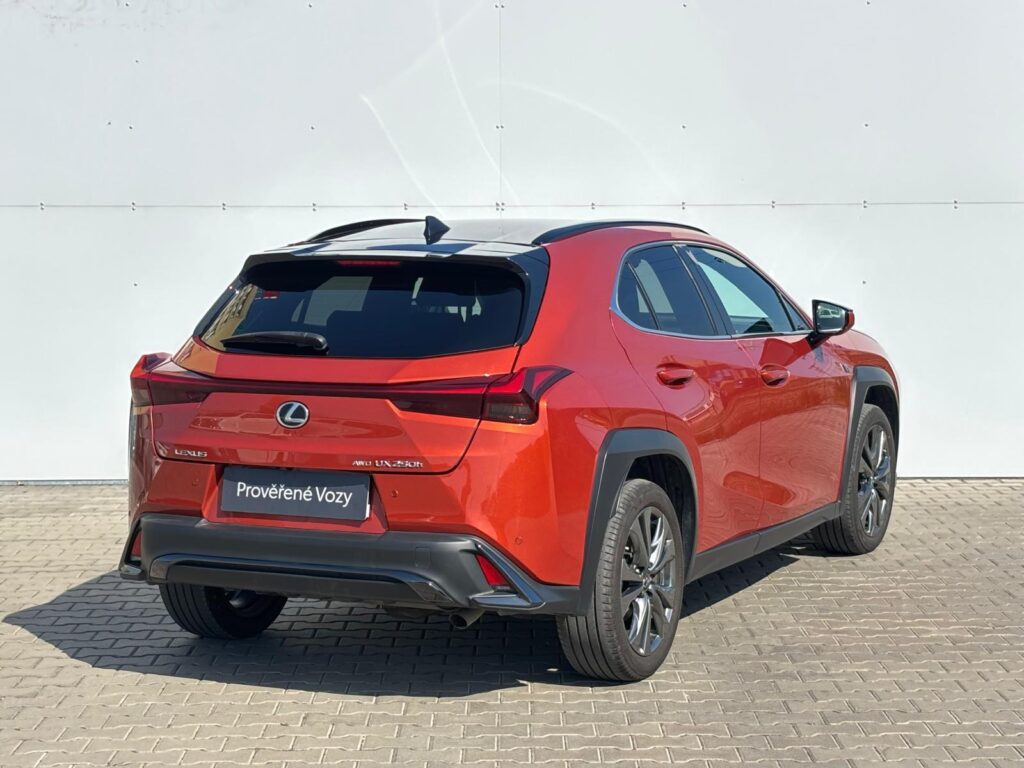 Lexus UX 250h  2,0 HSD e-CVT F Sport Design E-FOUR