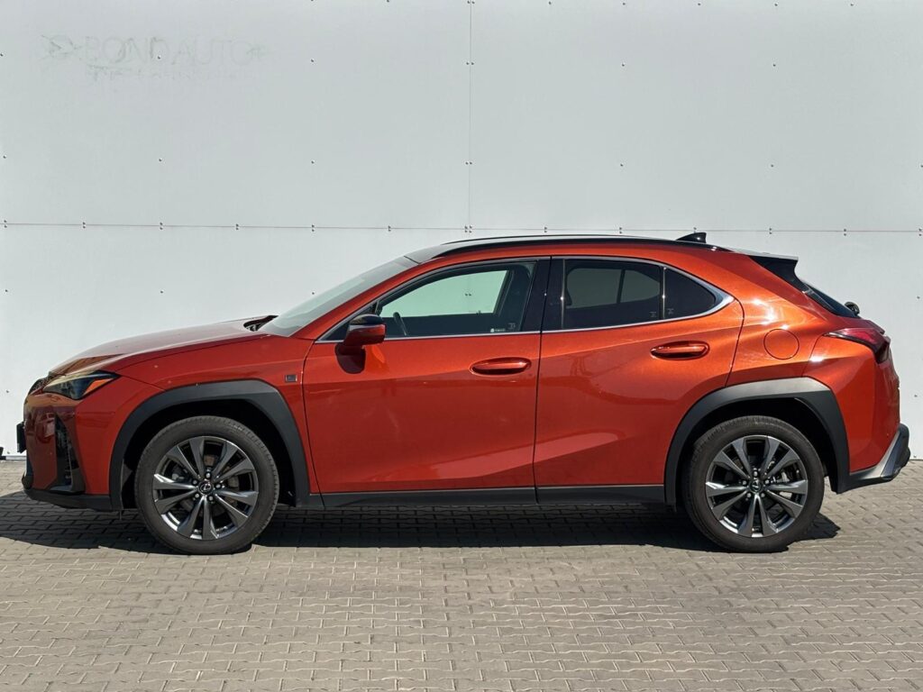 Lexus UX 250h  2,0 HSD e-CVT F Sport Design E-FOUR