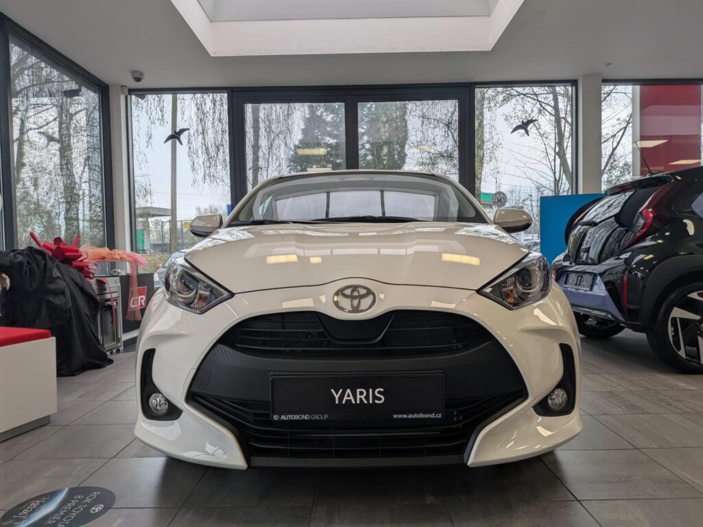 Toyota Yaris  LIMITOVANÁ EDICE AUTOBOND Comfort 1.5 Hybrid (116 k) + zimní kompletní kola