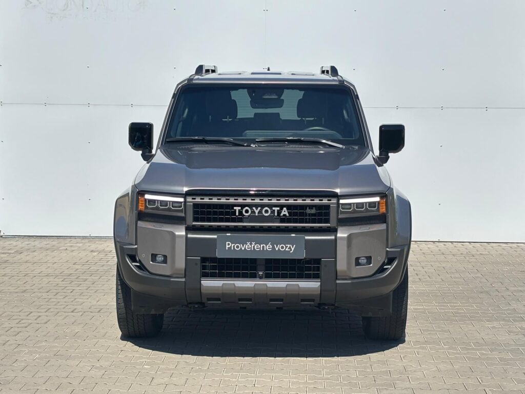 Toyota Land Cruiser  2.8 D-4D 6AT Invincible