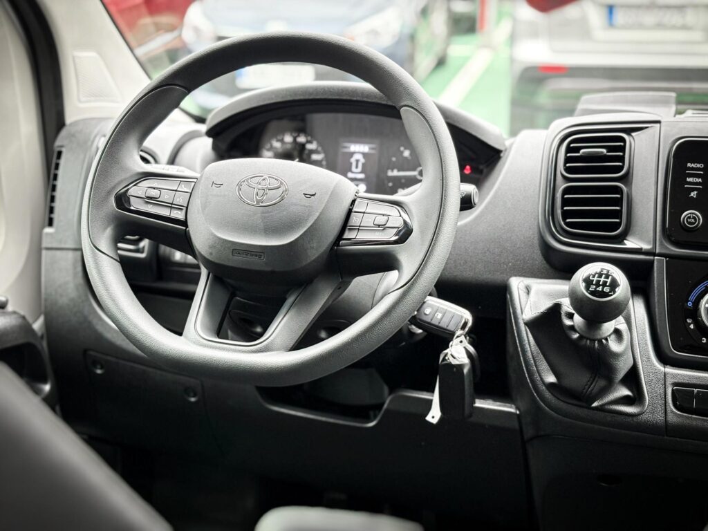 Toyota Proace Max  2.2D 140PS 6MT L4H1 Dropside CC Active 7S