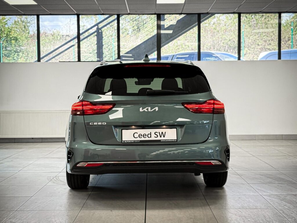 KIA Ceed  1,5 T-GDi GPF 7DCT TOP (2025)