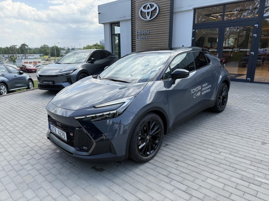 Toyota C-HR  1.8 HEV GR Sport + zimní pneu