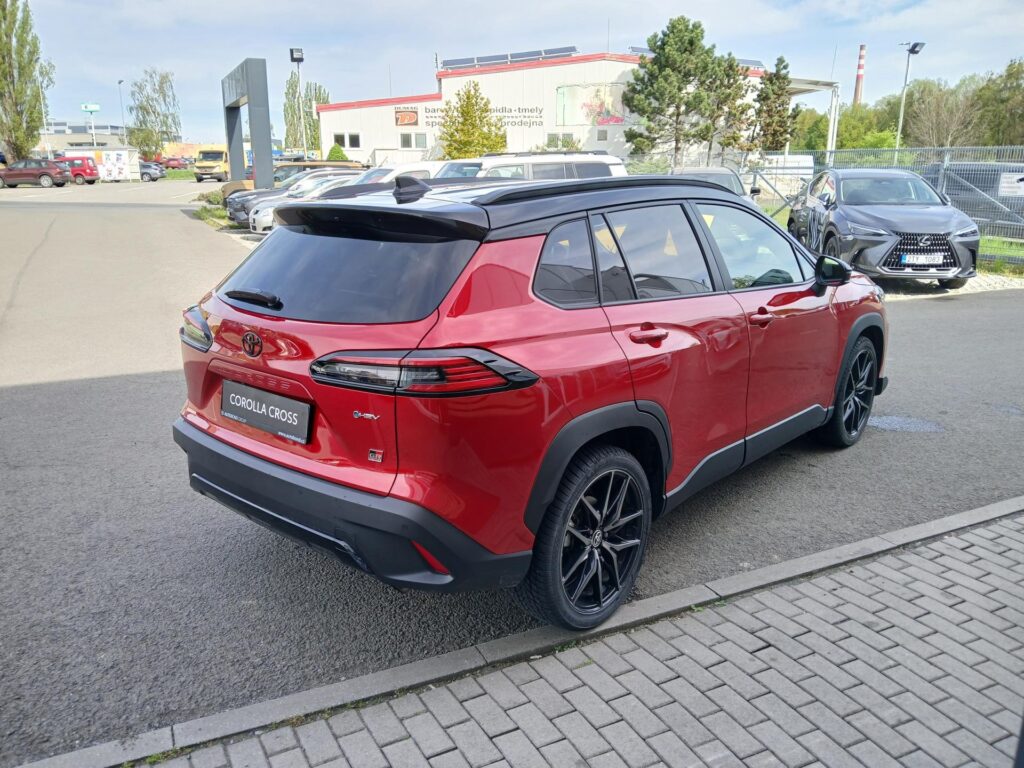 Toyota Corolla Cross  2,0 HEV CVT GR SPORT zimní pneu