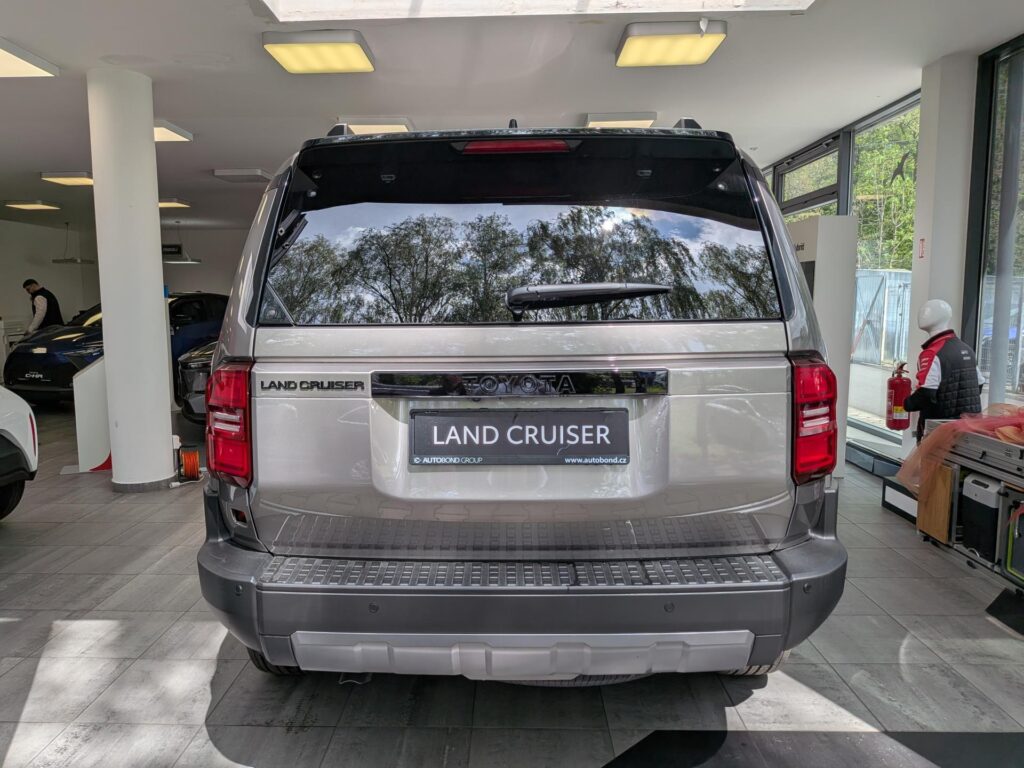 Toyota Land Cruiser  Executive Skyview 4x4 2.8L Diesel 48V MHEV
