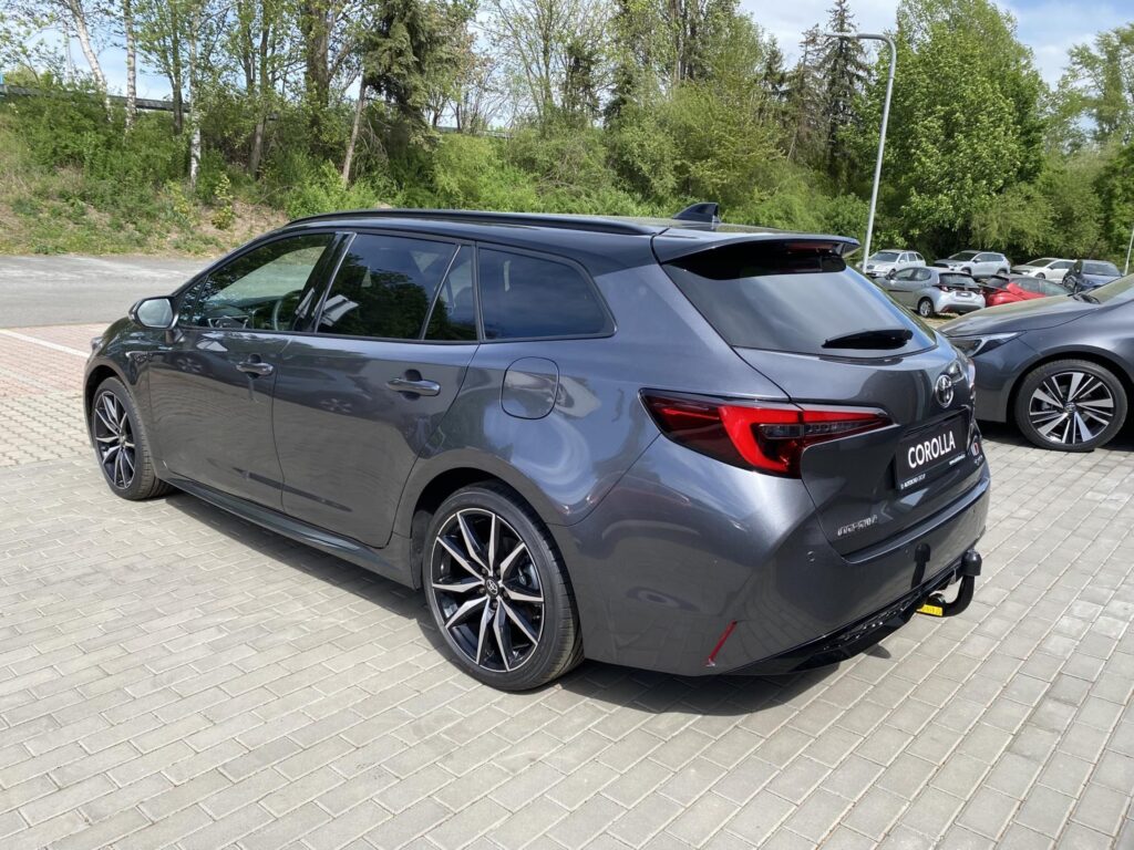 Toyota Corolla  2.0 HEV GR SPORT + tažné