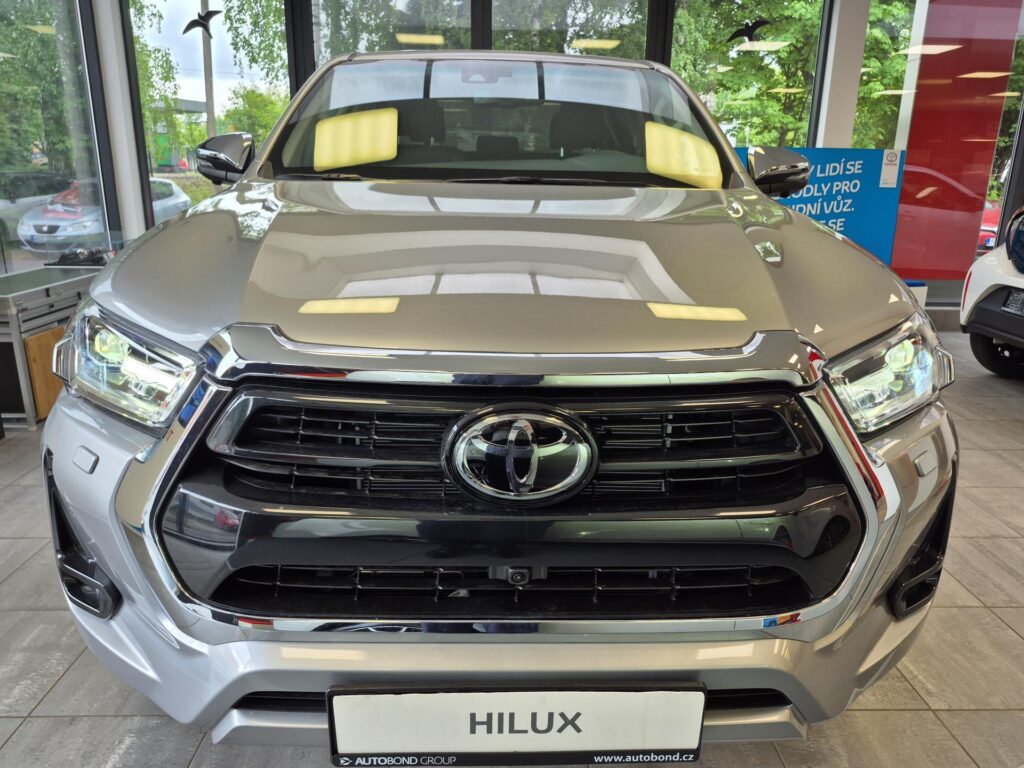 Toyota Hilux  Invincible Double Cab, 2,8 D-4D (204 k) + tažné zařízení