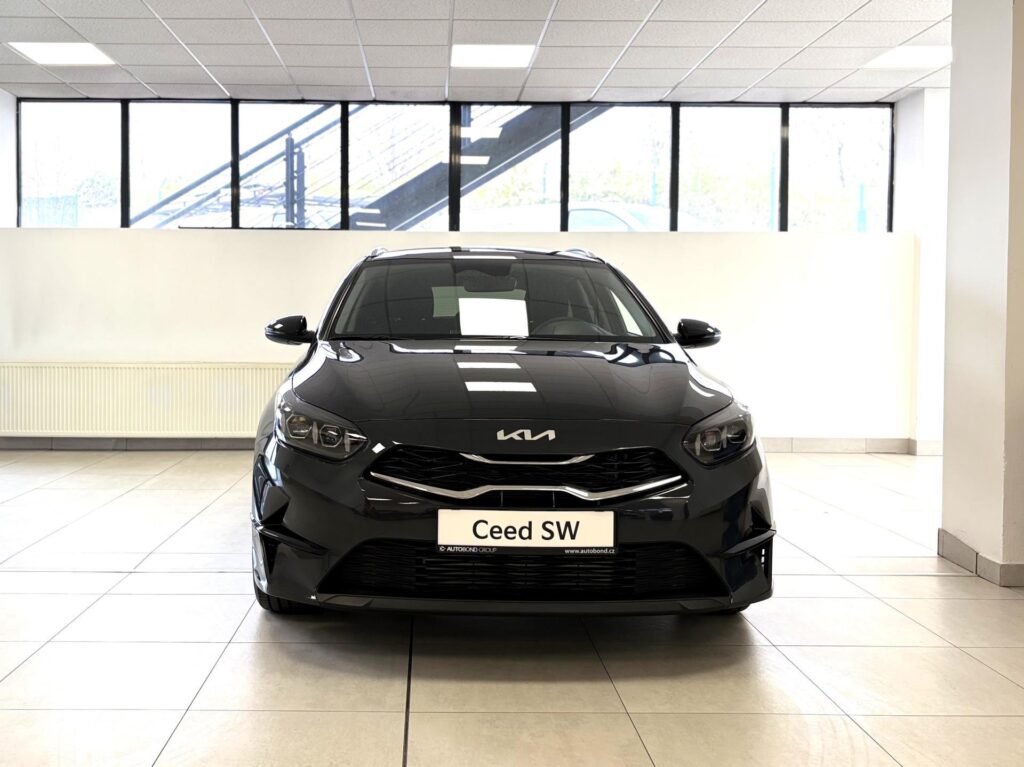 KIA Ceed  1,5 T-GDi GPF 7DCT TOP (2025)