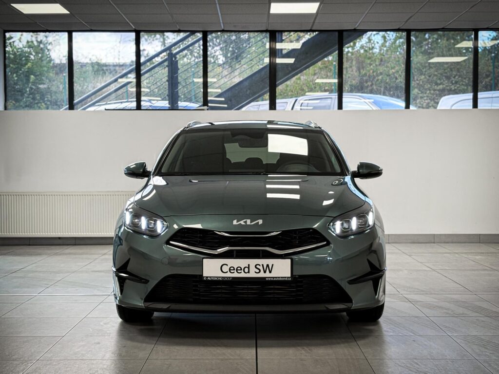 KIA Ceed  1,5 T-GDi GPF 7DCT TOP (2025)