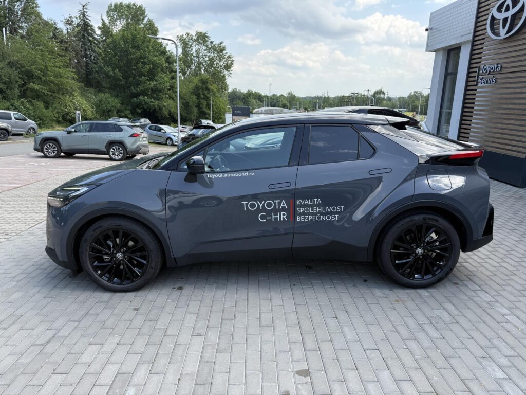 Toyota C-HR  1.8 HEV GR Sport + zimní pneu