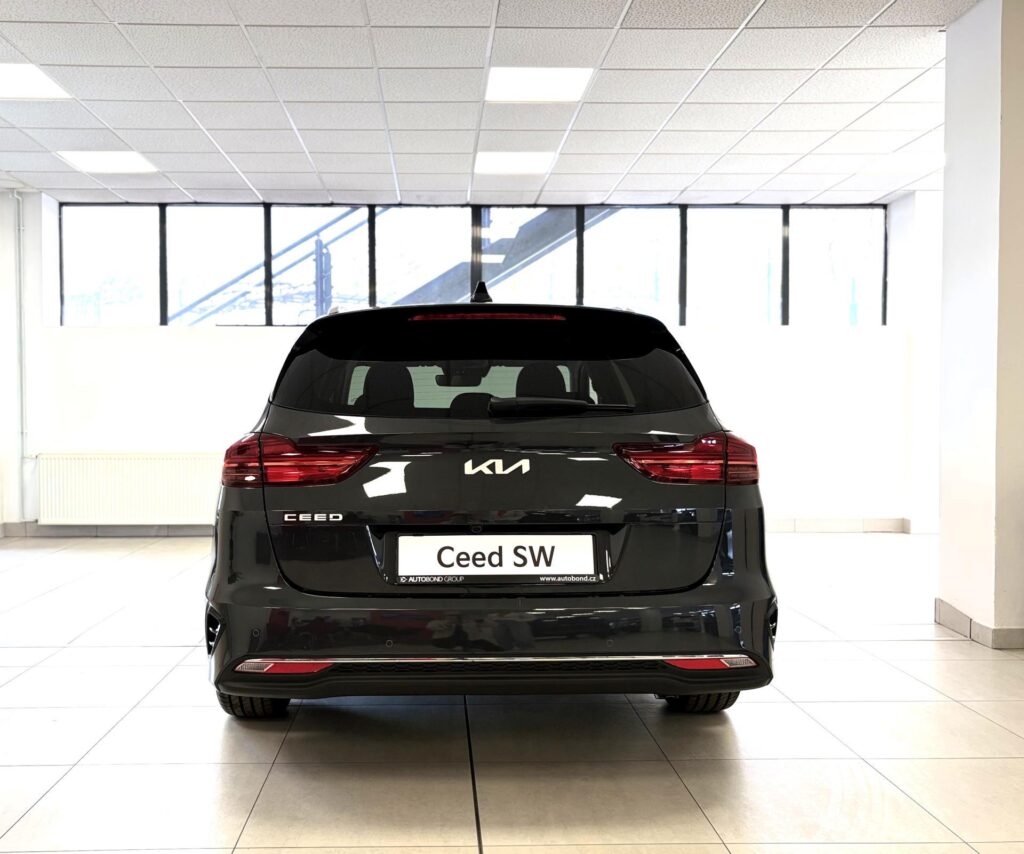 KIA Ceed  1,5 T-GDi GPF 7DCT TOP (2025)