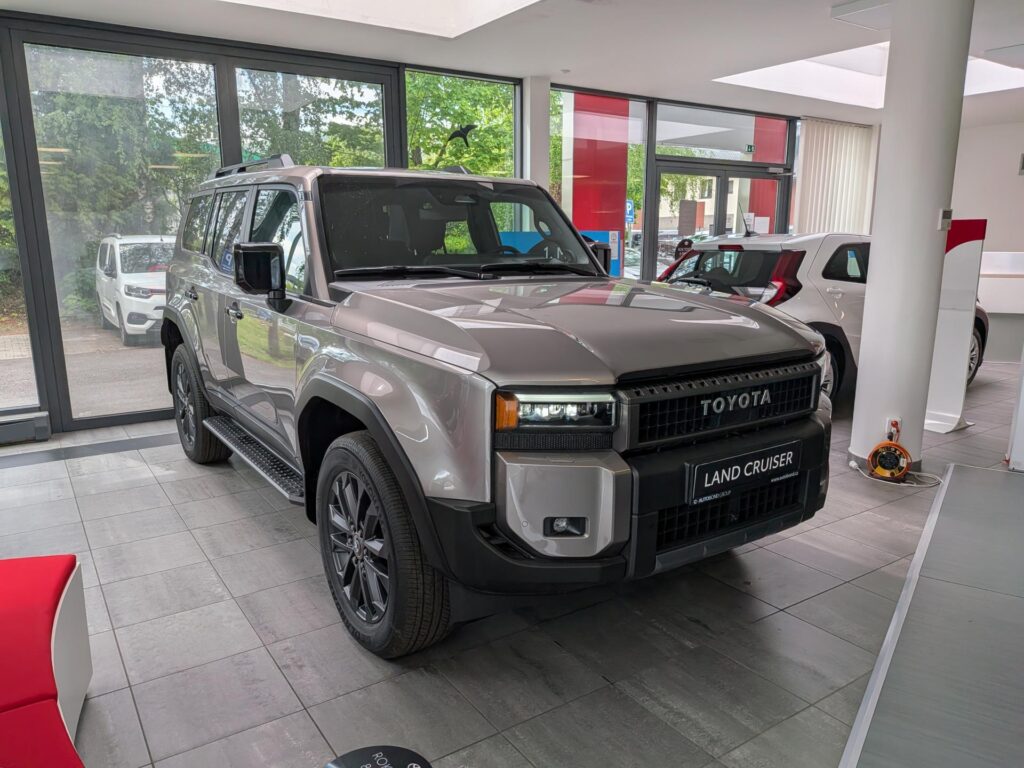 Toyota Land Cruiser  Executive Skyview 4x4 2.8L Diesel 48V MHEV