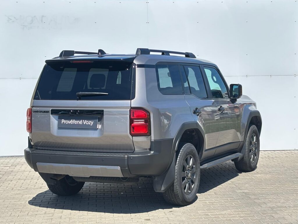 Toyota Land Cruiser  2.8 D-4D 6AT Invincible