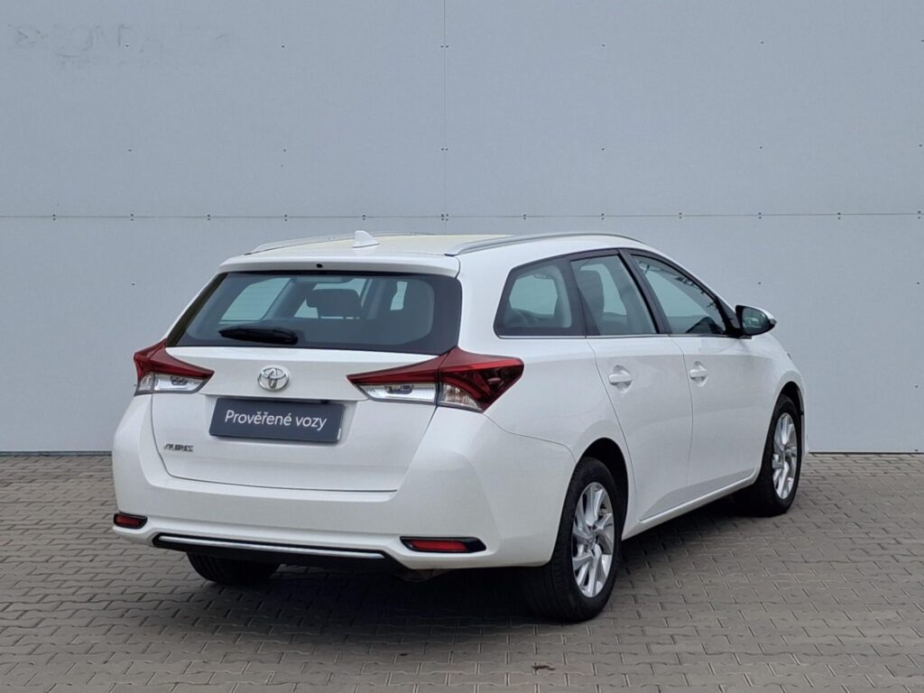 Toyota Auris  1.6 Valvematic Active