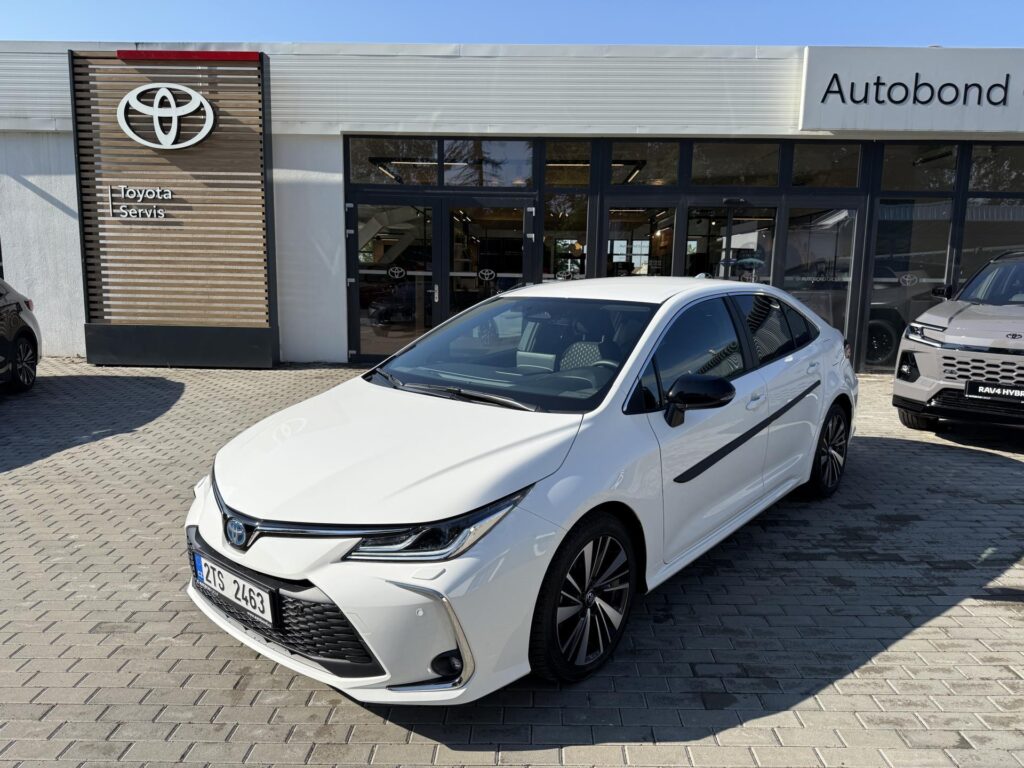 Toyota Corolla  1.8 HEV STYLE + zimní pneu
