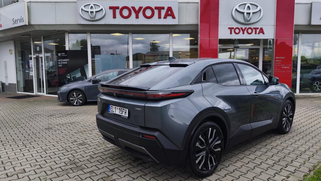 Toyota C-HR  BEV 224 4X2 STYLE + Dynamic