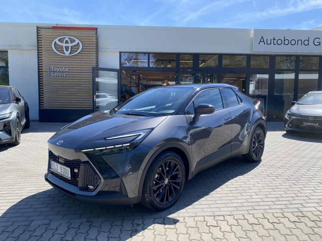 Toyota C-HR  2.0 PHEV GR SPORT + zimní kola