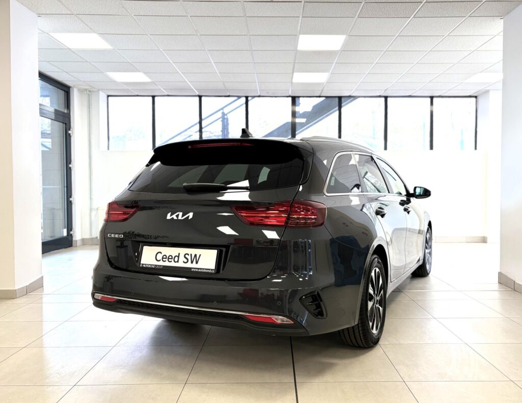 KIA Ceed  1,5 T-GDi GPF 7DCT TOP (2025)