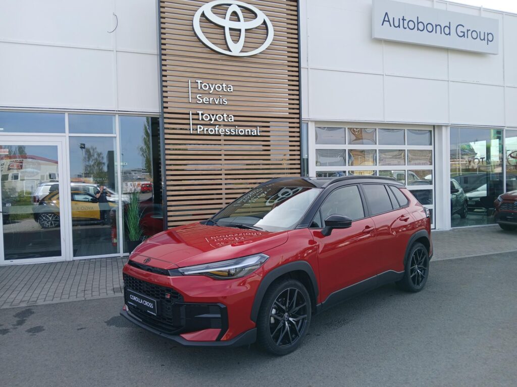 Toyota Corolla Cross  2,0 HEV CVT GR SPORT zimní pneu