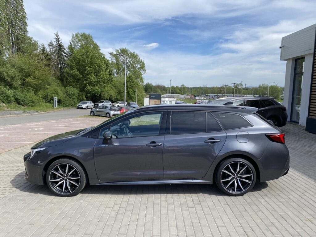 Toyota Corolla  2.0 HEV GR SPORT + tažné