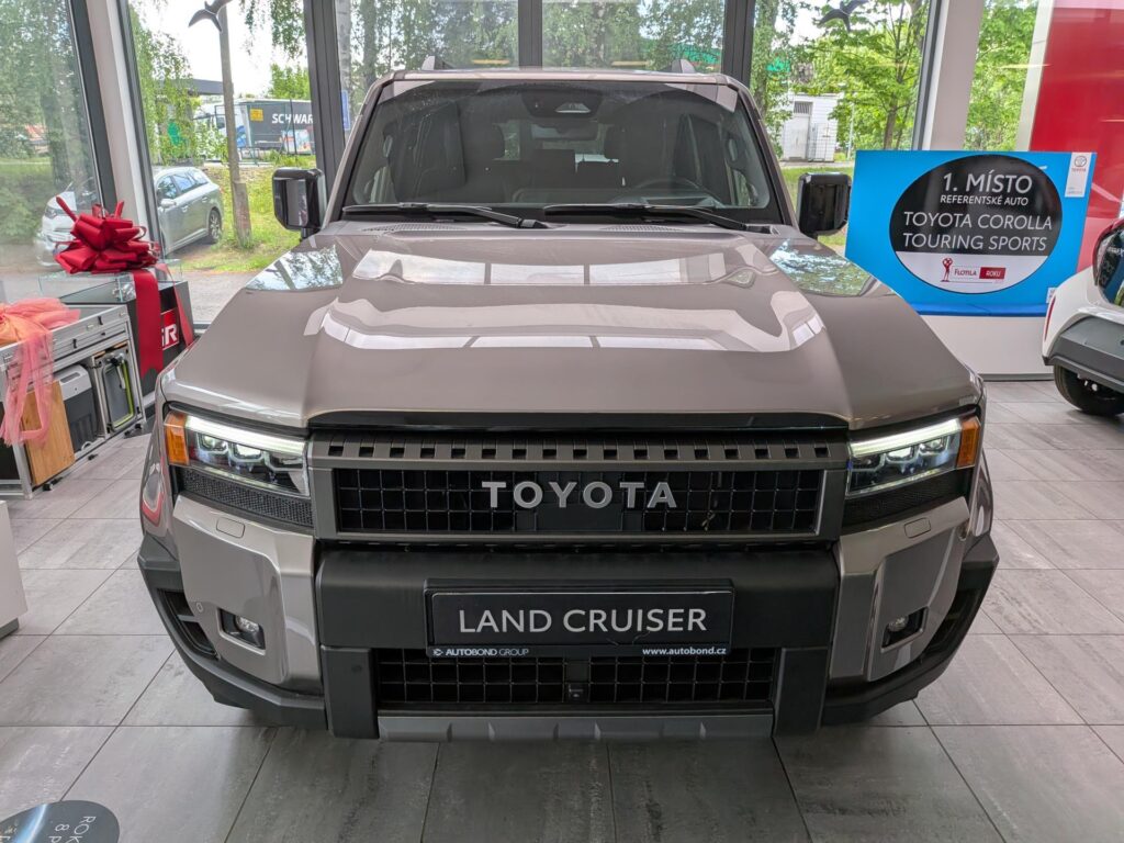 Toyota Land Cruiser  Executive Skyview 4x4 2.8L Diesel 48V MHEV