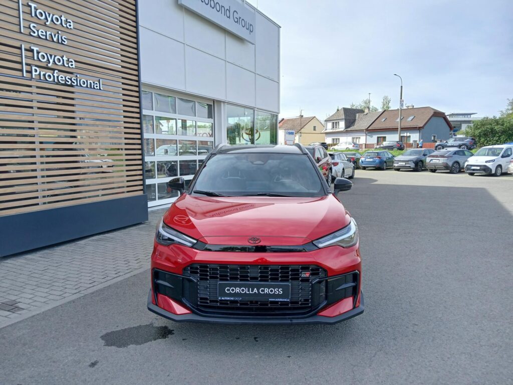 Toyota Corolla Cross  2,0 HEV CVT GR SPORT zimní pneu