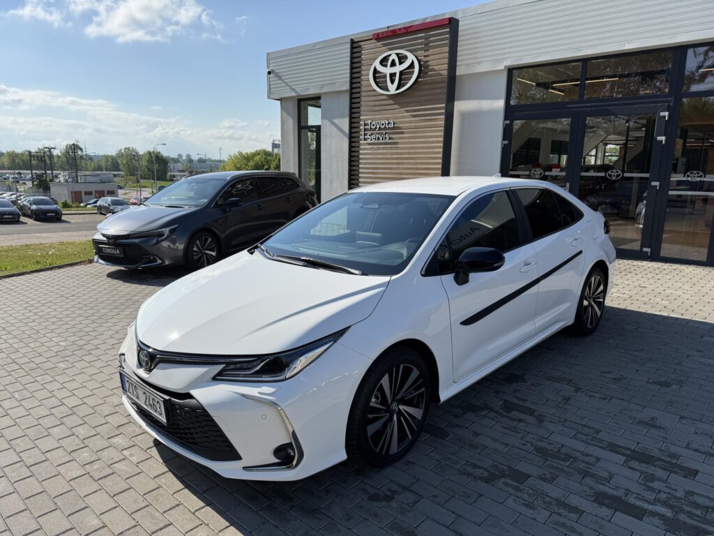 Toyota Corolla  1.8 HEV STYLE + zimní pneu