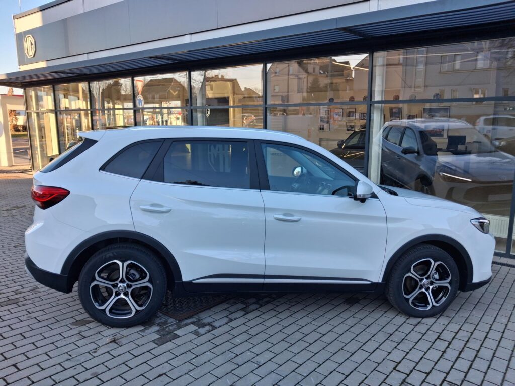 MG ZS  ELEGANCE 1.5 85kW 5MT 4x2