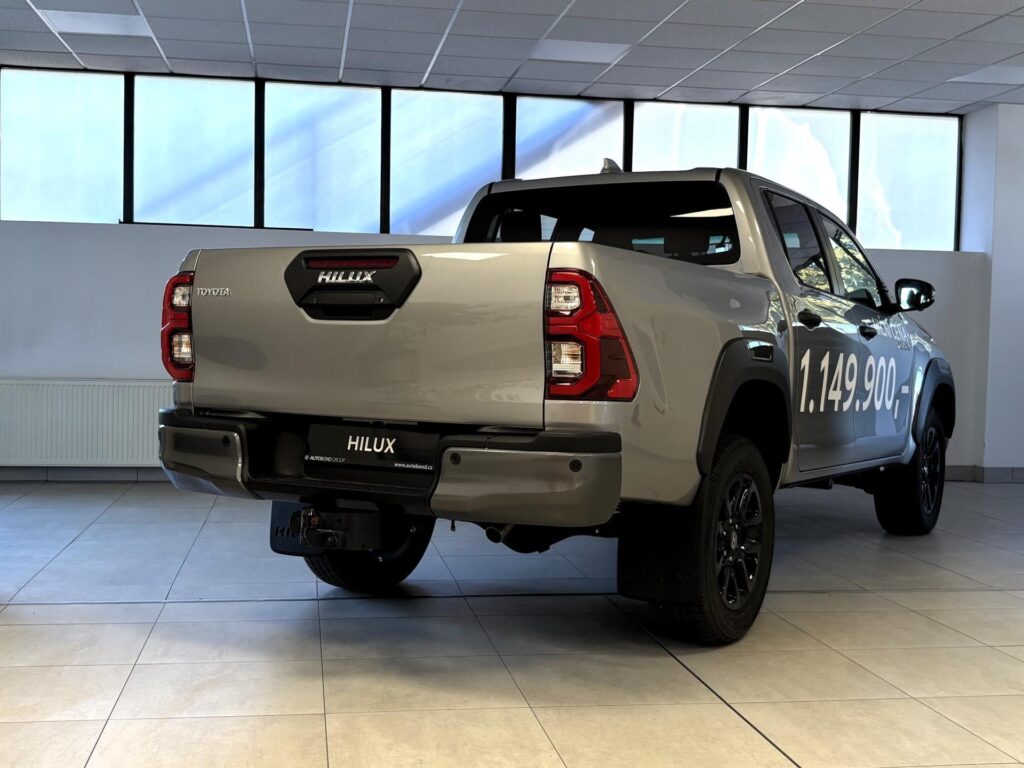 Toyota Hilux  2,8L,Aut. převodovka,(4x4),Invincible+tažné !SKLADEM!