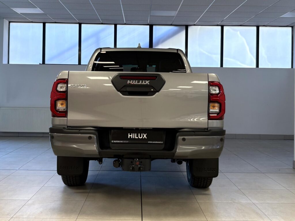 Toyota Hilux  2,8L,Aut. převodovka,(4x4),Invincible+tažné !SKLADEM!