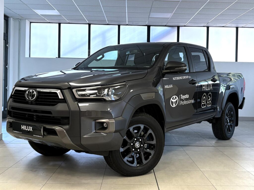 Toyota Hilux  2,8L,Aut.převodovka,(4x4),Invincible !SKLADEM!