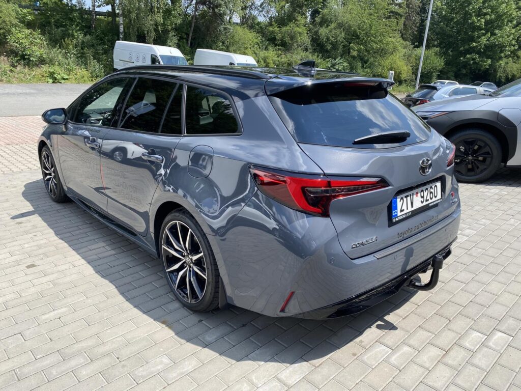 Toyota Corolla  1.8 GR SPORT + tažné