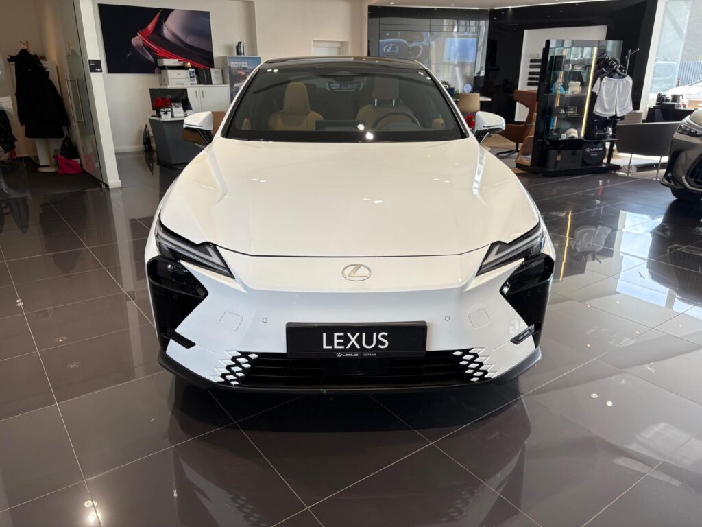 Lexus ES  ES 500e AWD Prestige + 21"  Aero