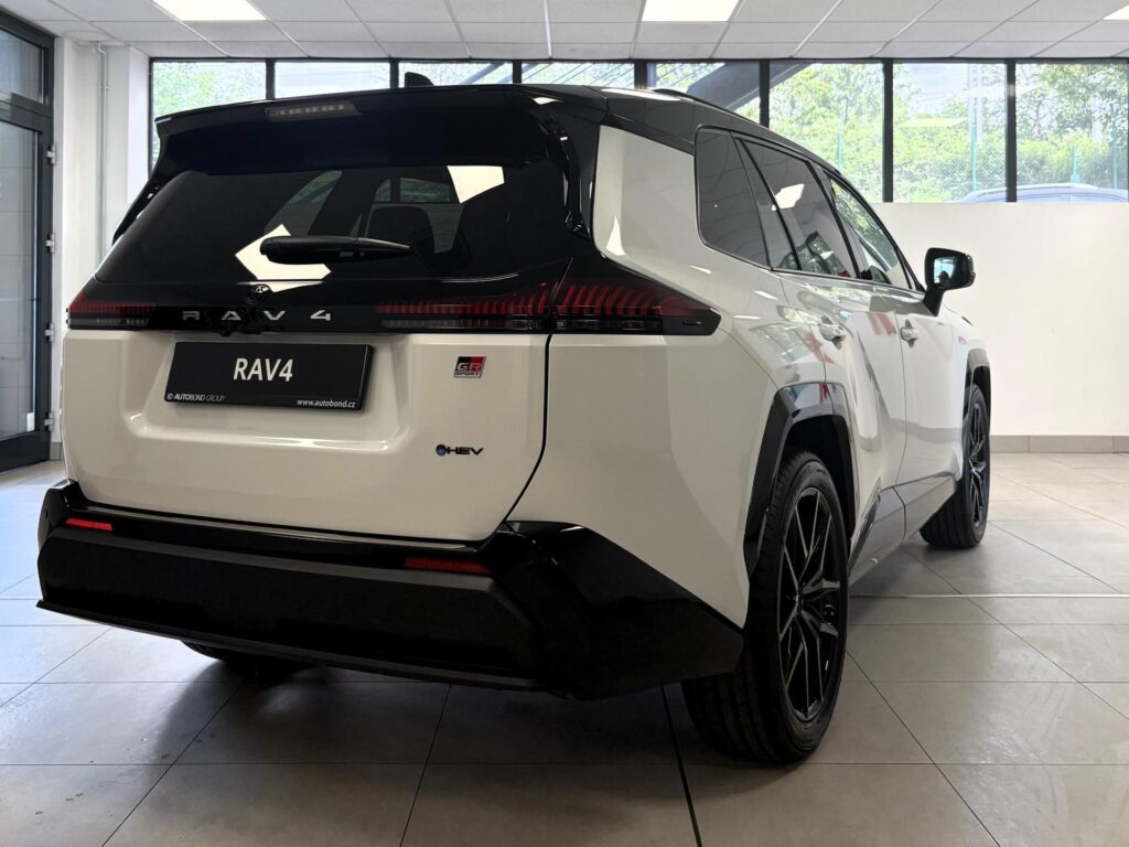 Toyota RAV4  2.5 Hybrid,e-CVT (4x4),GR SPORT SKLADEM