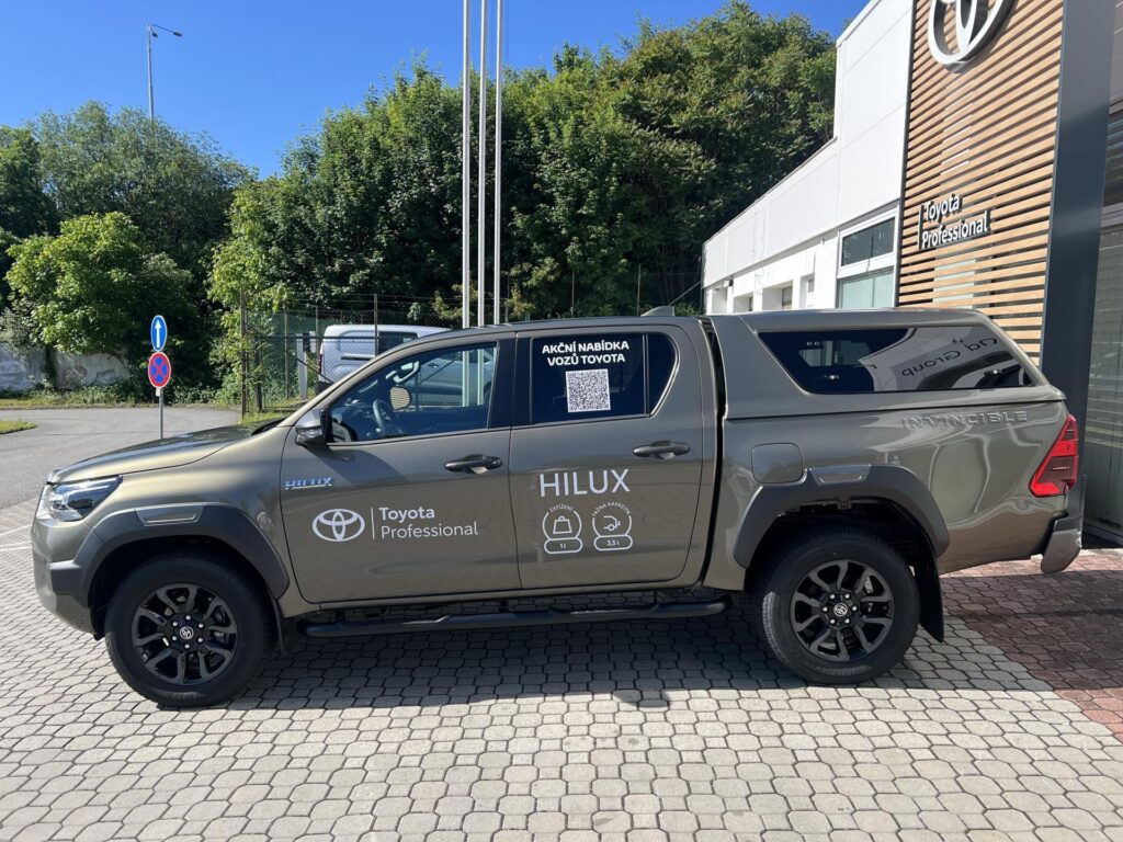 Toyota Hilux  2.8D 6AT Invincible 4×4 + tažné zařízení