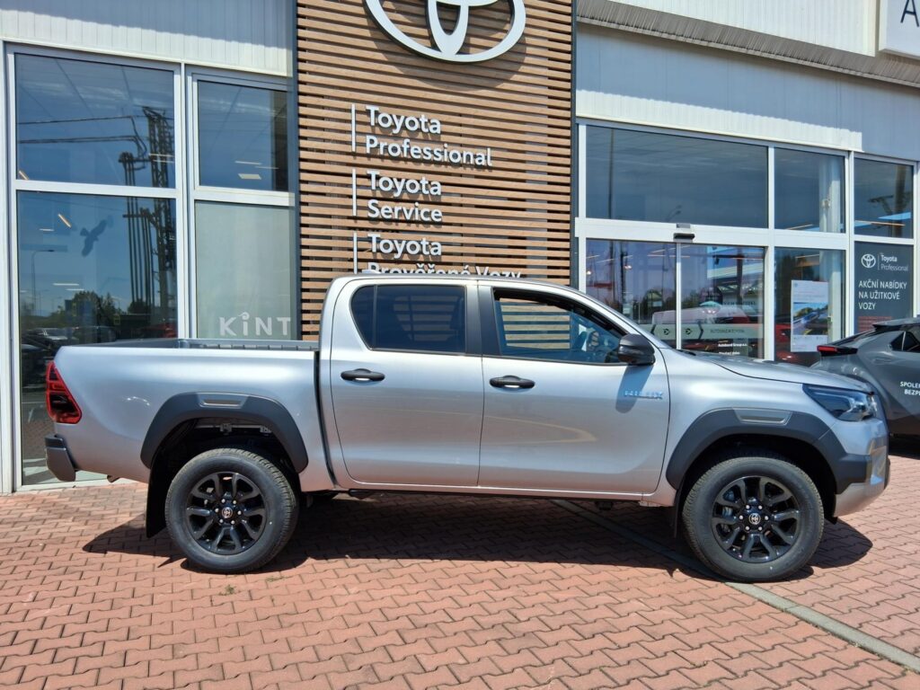 Toyota Hilux  2,8 D-4D 205K  INVINCIBLE