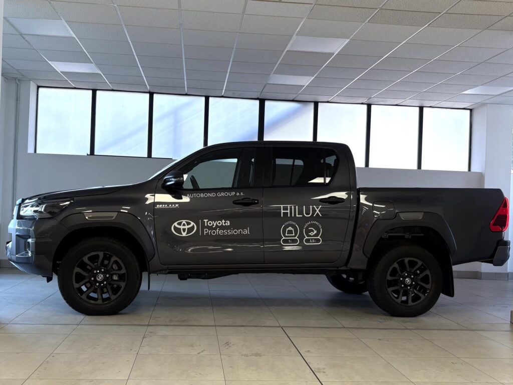 Toyota Hilux  2,8L,Aut.převodovka,(4x4),Invincible !SKLADEM!