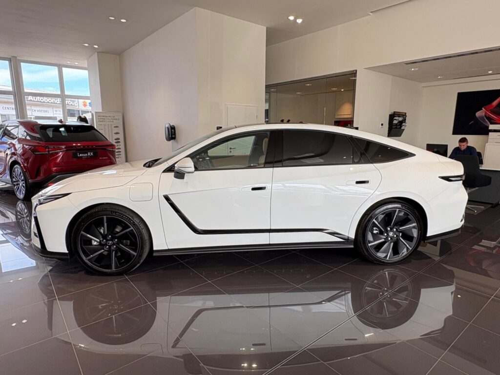 Lexus ES  ES 500e AWD Prestige + 21"  Aero