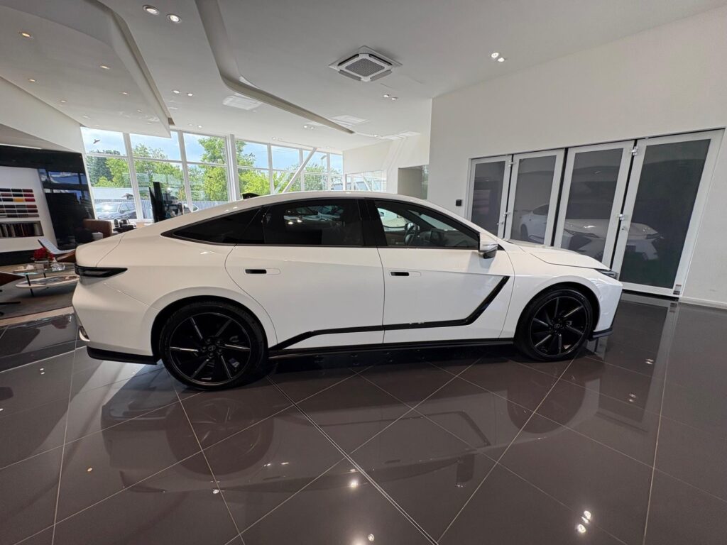 Lexus ES  ES 500e AWD Prestige + 21"  Aero