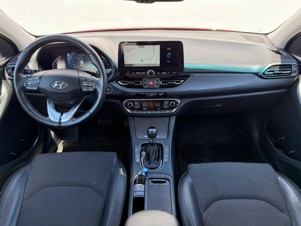 Hyundai i30  1.5 T-GDI MHEV Family Smart AT