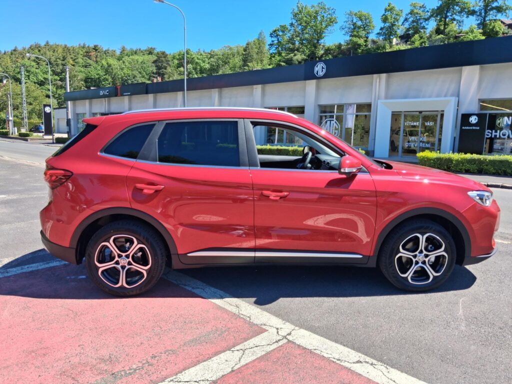 MG ZS  ELEGANCE 1.5 85kW 4×2 5MT